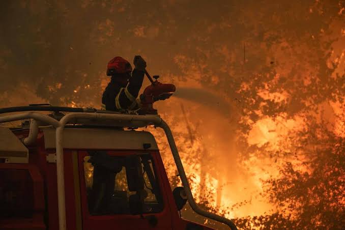 Espagne: les incendies hors de contrôle près de Madrid, plus de 70 000 personnes évacuées