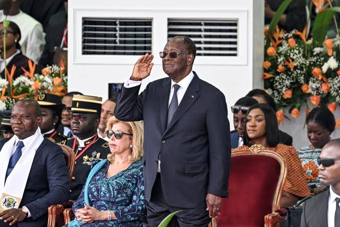 Côte d’Ivoire : un an après la réélection d’Alassane Ouattara, une scène politique cadenassée
