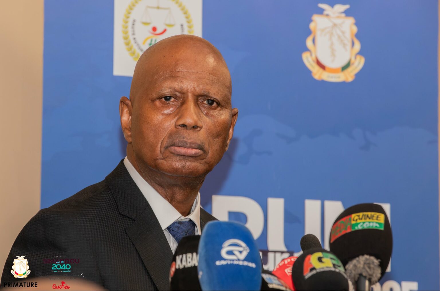  Guinée : la HAC interdit Dinguiraye TV et retire la carte de presse de son fondateur 